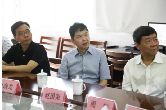 6月4日，省市场监管局党委委员、副局长，省药品监管局党组书记、局长徐润龙带队来公司开展“三服务”活动